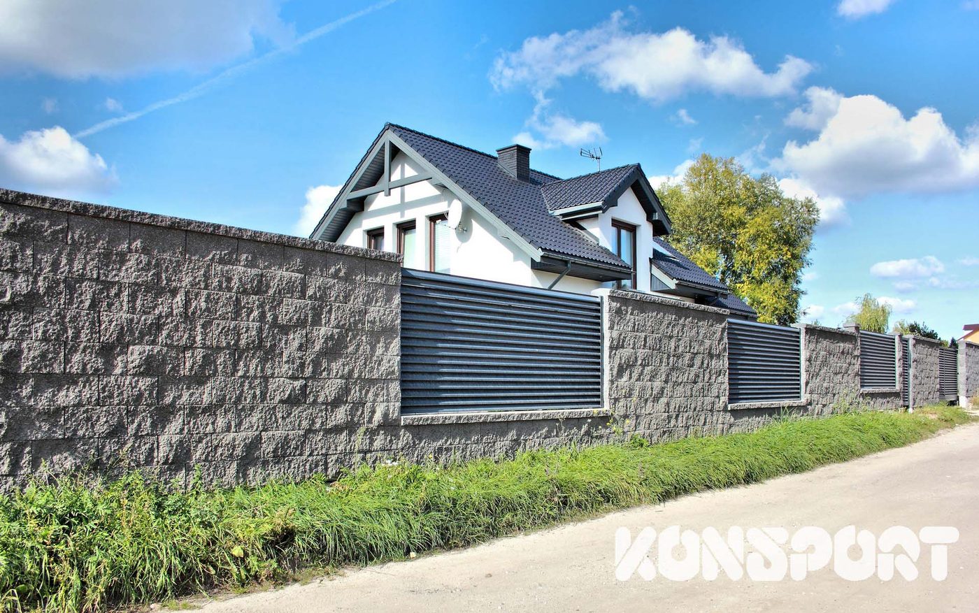 Konsport: Pełne przęsła lamelowe na murowanej podmurówce z bloczków